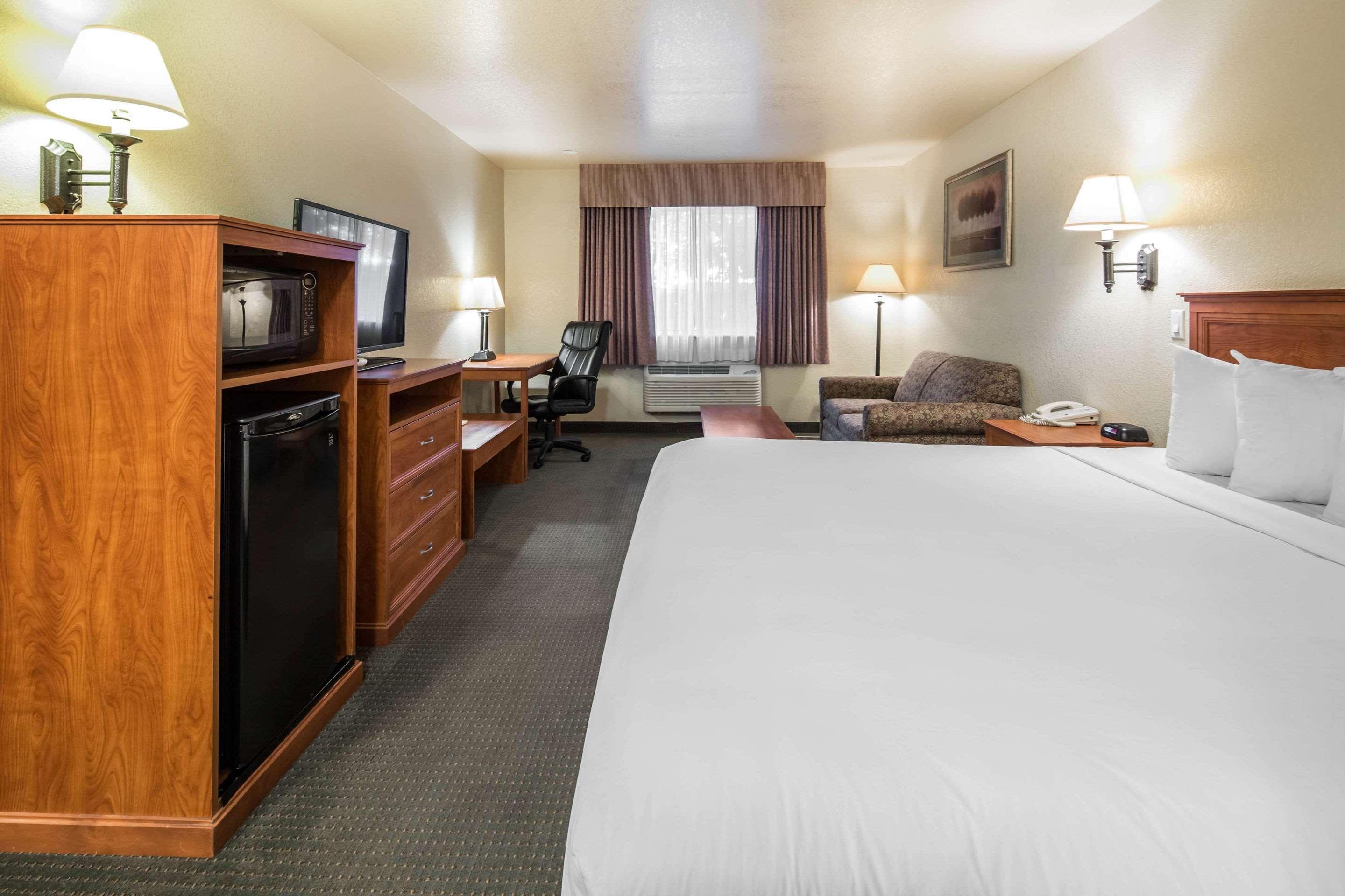 Quality Inn Alpine Exterior photo
