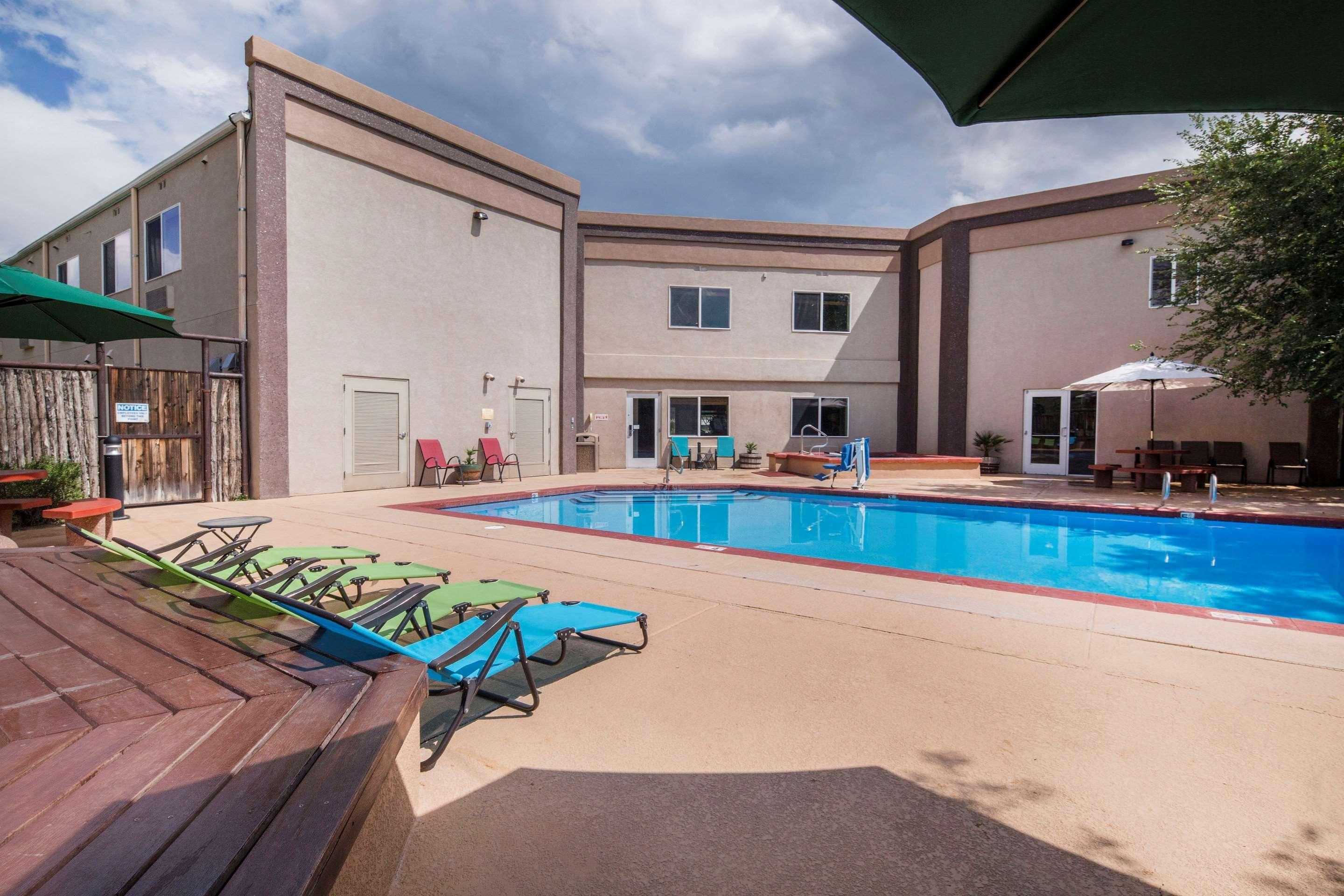Quality Inn Alpine Exterior photo